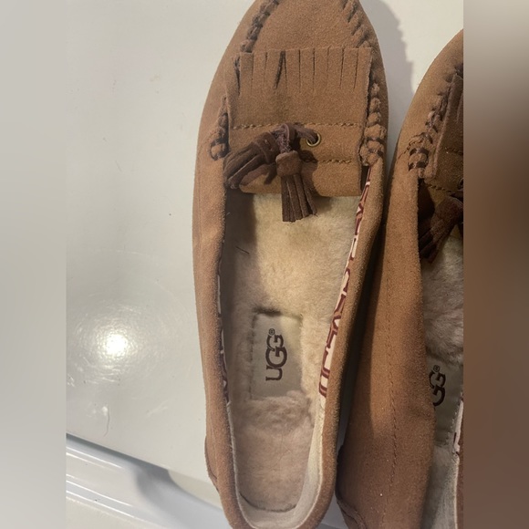 Ugg moccasins in size 6, only worn once! 💘 - Picture 1 of 4